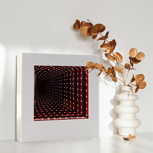 J & R Rgb Kleurveranderende Led Licht Vierkante Spiegellamp Nieuwigheid Infinity Wandlamp Voor Woonkamer - Product Image 2