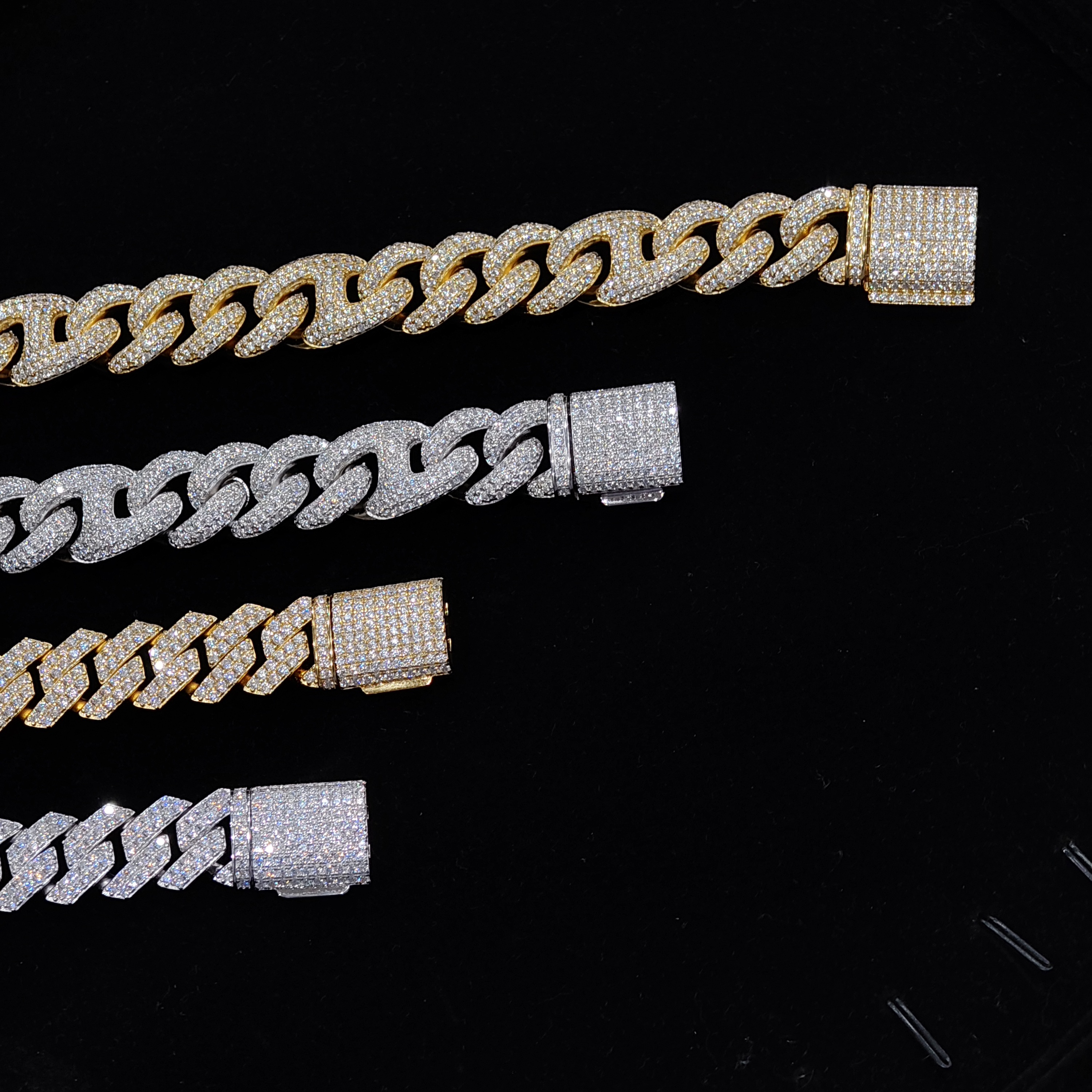 Collar de Moissanita con Cadena Cubana de Oro Blanco S925 de 14mm