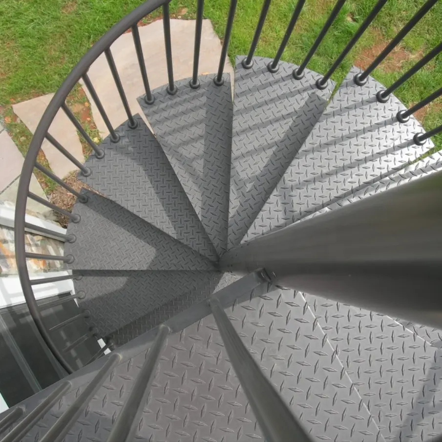 Escaliers d'extérieur en métal utilisé, en spirale
