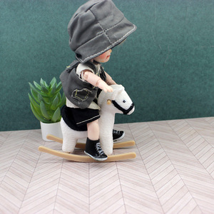 บ้านตุ๊กตาขนาดเล็ก1: 12ตกแต่งเฟอร์นิเจอร์ในฉากเครื่องประดับขนาดเล็กสีรุ้งเล็กๆน้อยๆม้าขาวแกว่งของเล่นม้า - Product Image 5