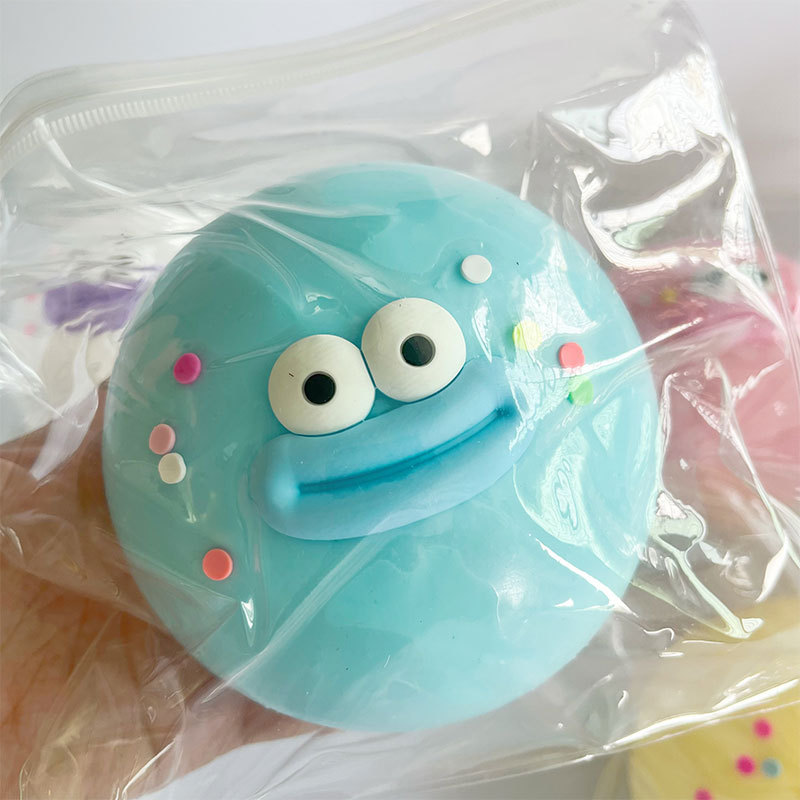 Géant à grande bouche bleue
