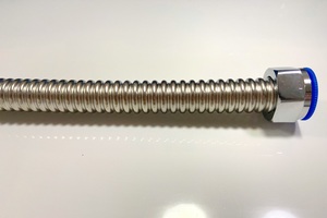 3/4英寸FIP x 24英寸波纹柔性不锈钢柔性连接器，用于热水加热器软管