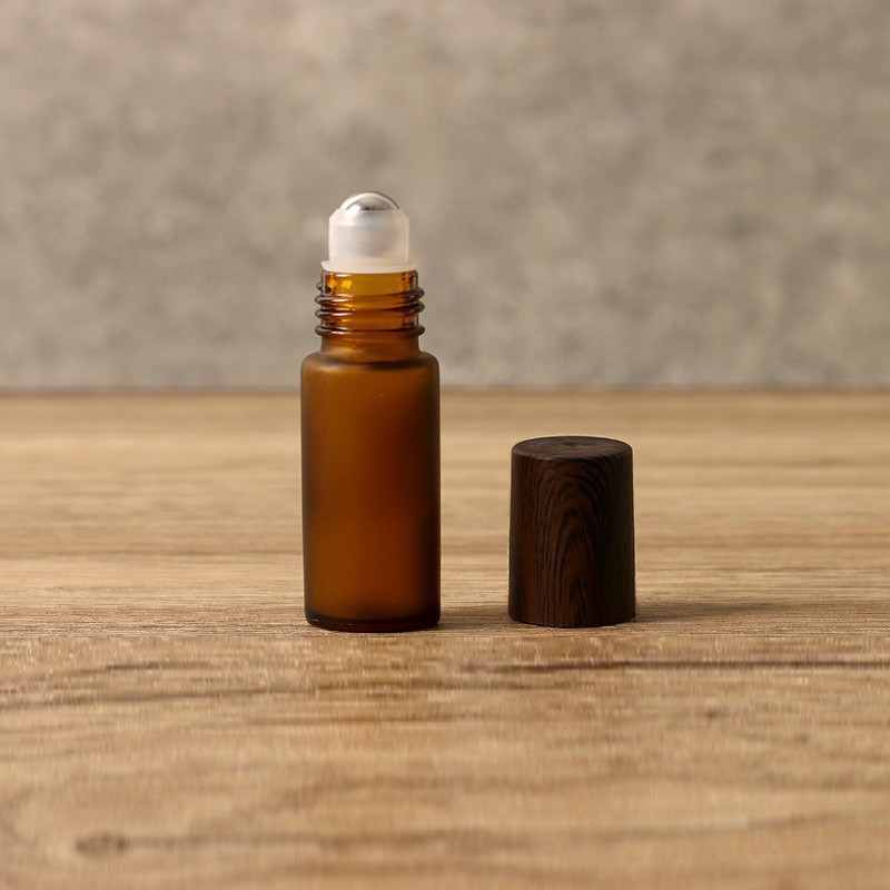 10 ml + tapa negra con bolas de acero + tapón con diseño de madera