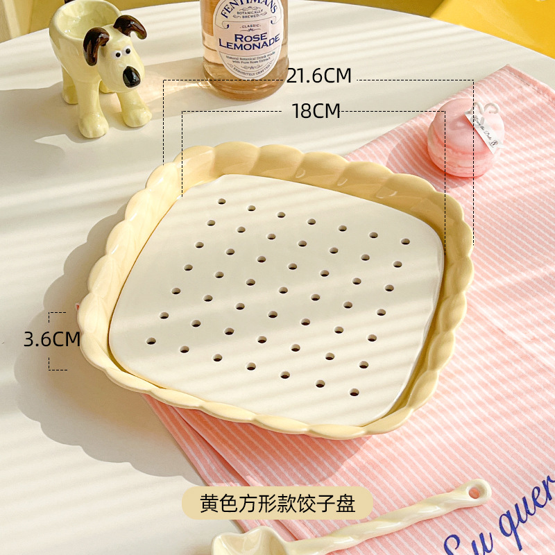 Square-shaped double-layered dish with lace trim - lemon yellow