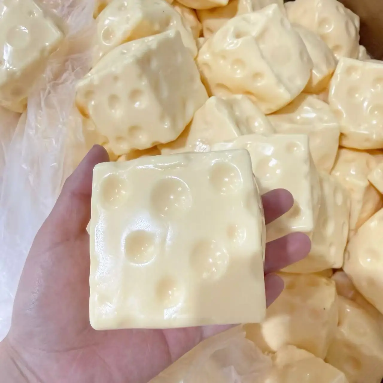 7cmLight yellow cheese (Vaseline filling)