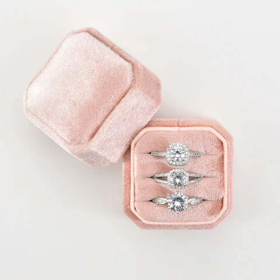 Vente en gros de boîte de bague de fiançailles rose de mariage personnalisé en velours antique avec double octogone et daim personnalisé avec logo