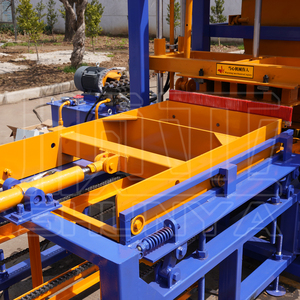 QT4 - 15 Máquina de fabricación de bloques de pavimentación hueca de hormigón para línea de máquinas de fabricación de bloques automatizados - Product Image 4