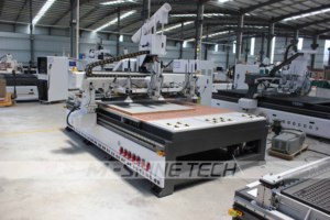 Máquina enrutadora Cnc Atc 1828 para fabricación de muebles de cocina con puerta de madera, máquina enrutadora Cnc para madera - Product Image 2