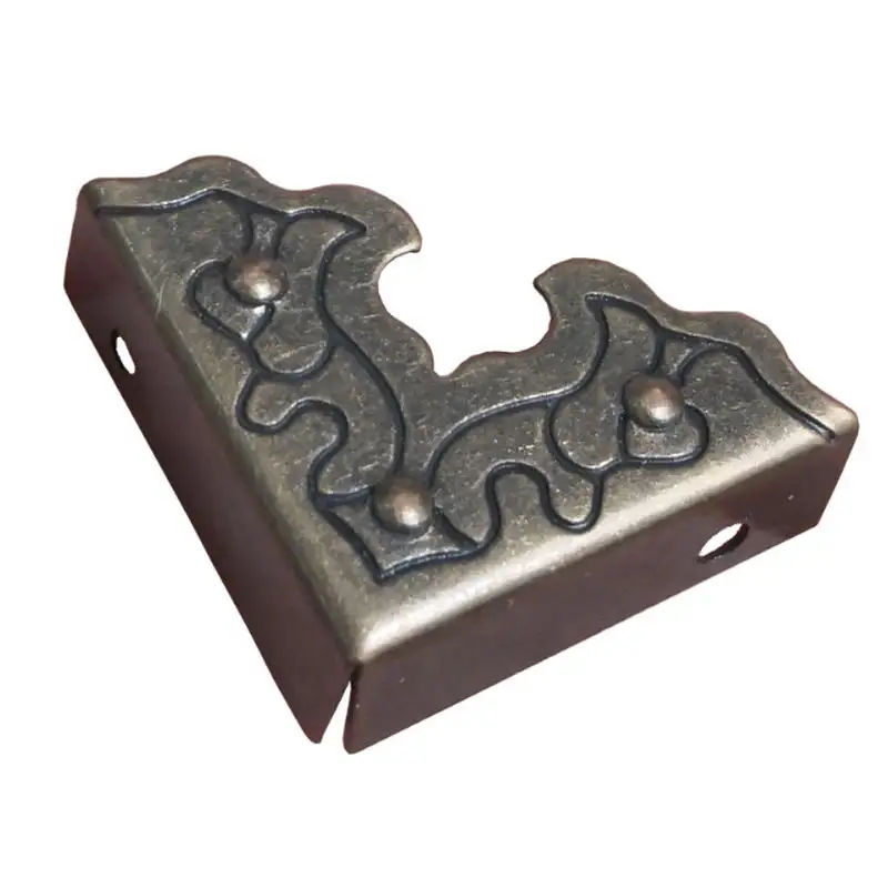 Ingrosso delicato rivestimento decorativo protezioni angolari in metallo mobili angolo protettore per scatola di legno