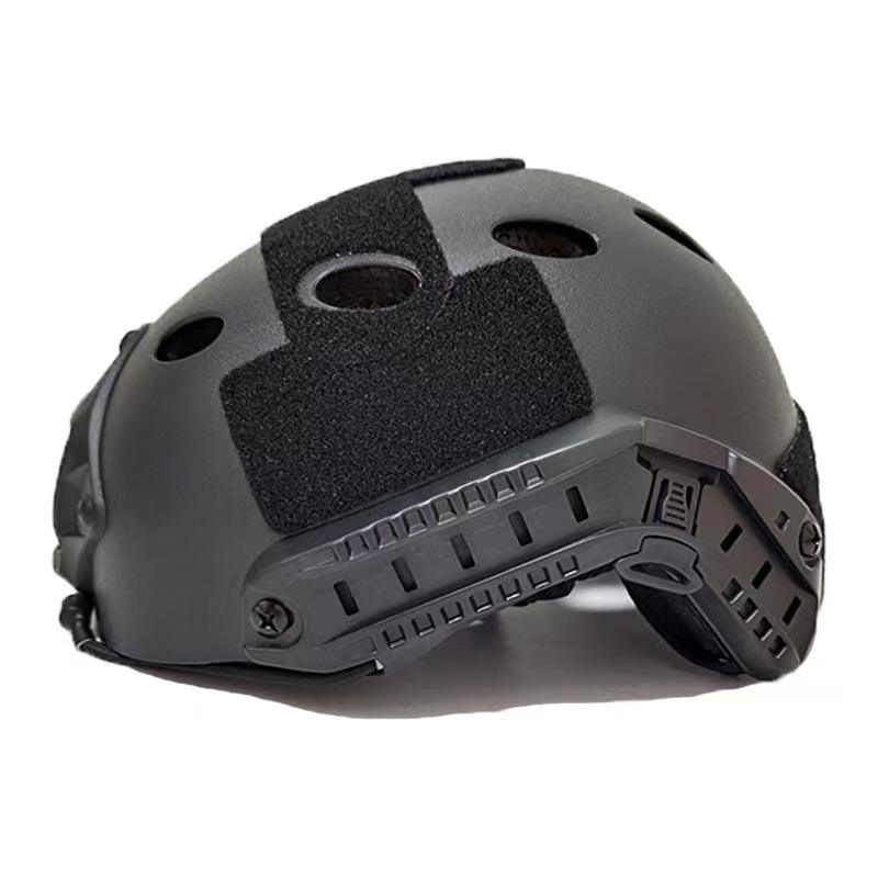 Casco negro ventilado (resistente a impactos)