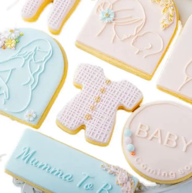 Wholesale Baby Mom Cookie Mold Acrylic Embossed Press Stamp Pregnant Biscuit Cutter DIY Baking Biscuit Pastry Tools Fondant Suga