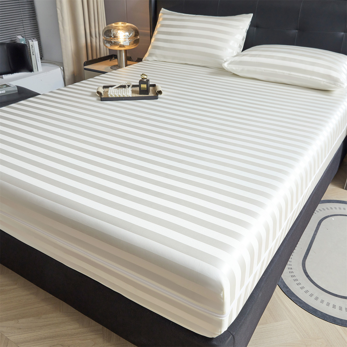 Bande de satin blanc