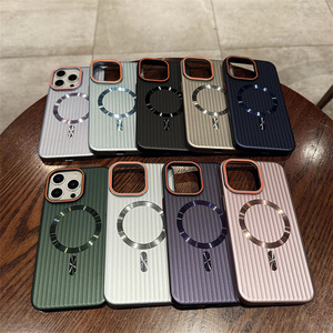 เคสโทรศัพท์ PC ผิวลูกฟูกสไตล์เคลือบโลหะสำหรับ iPhone 12 13 14 15 16 PRO MAX ที่ชาร์จแบบแม่เหล็ก - Product Image 1