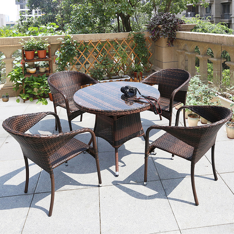 90cm round table and 4 chairs