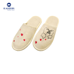 <strong>Easton</strong> <strong>New</strong> Eco Friendly Hotel Supplies Slippers Hotel Environmental Slippers With Embroidery for Hotel