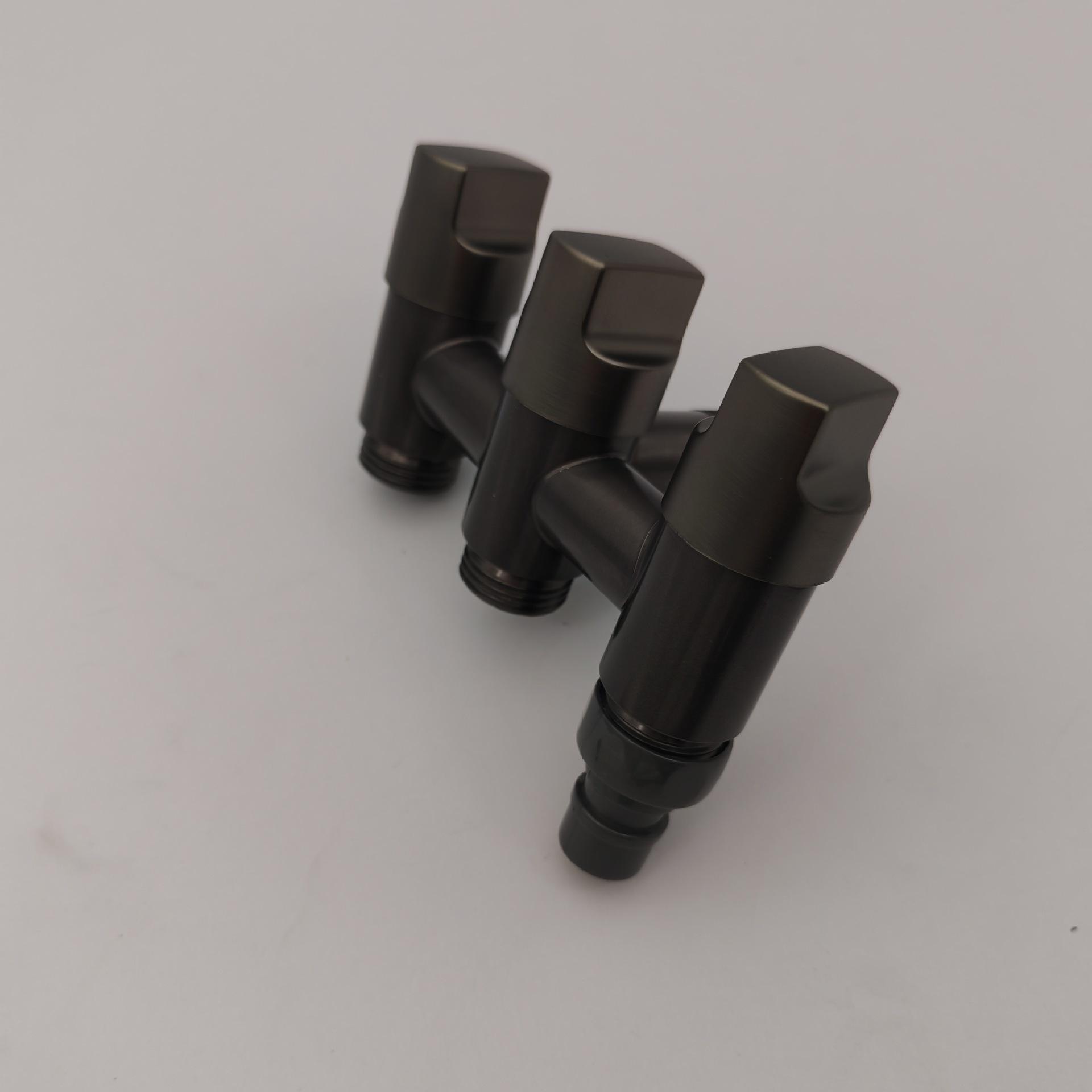 Vanne d'eau à une entrée et trois sorties sans bouchon