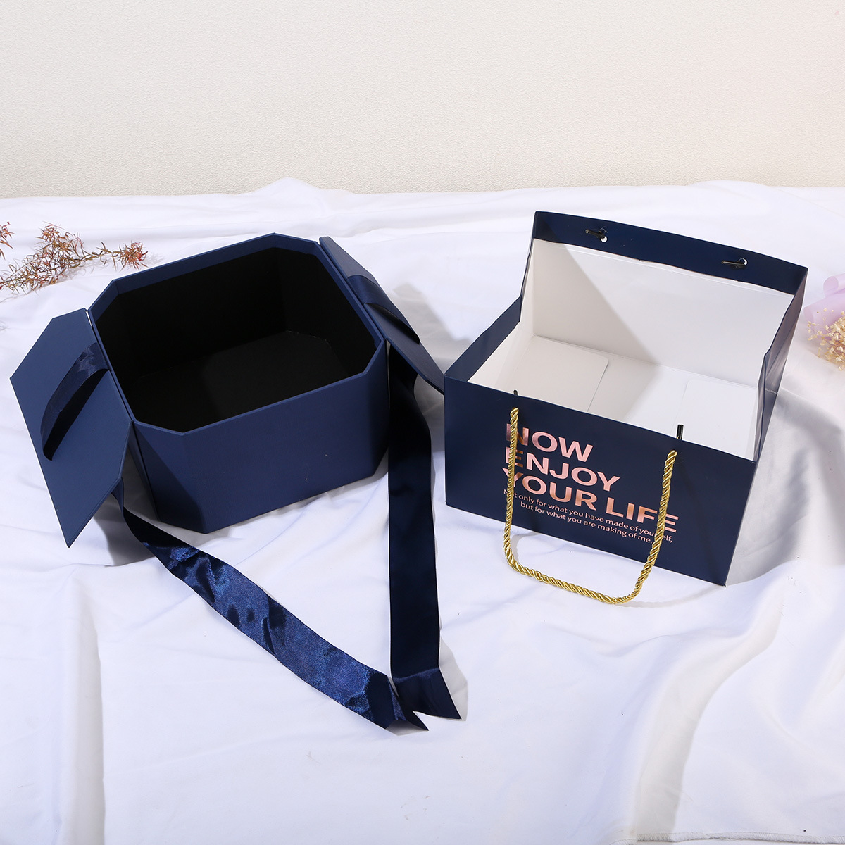 Boîte vide bleue + pochette cadeau