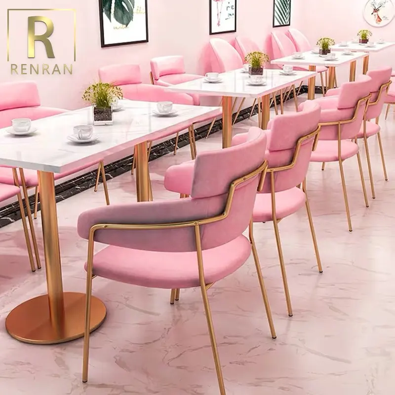 Beliebte rosa Samt mit goldenen Beinen Luxus Cafe Tisch und Stühle billige Milch Coffee Shop Restaurant Möbel Foshan
