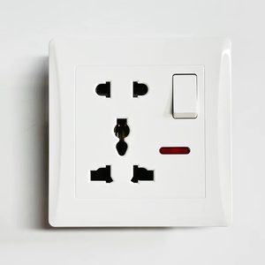 CNBW, alto rendimiento de costo, interruptores y enchufes estándar del Reino Unido, enchufe de pared multifunción de 5 pines, enchufe de interruptor universal con neón