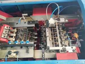 Multi-station 2 Die 3 Blow Cold Heading <strong>Machine</strong> Cold Forming <strong>Machine</strong> Bolt Making <strong>Machine</strong> <strong>Screw</strong>