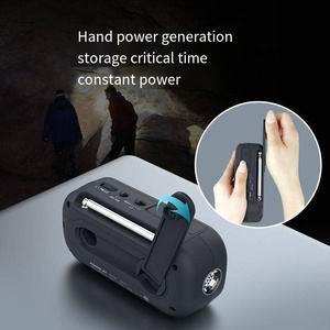 Crank <span class=keywords><strong>Dynamo</strong></span> Tocha Luz Auto-Scan Rádio FM com Emergência Solar Power Sports & Entertainment