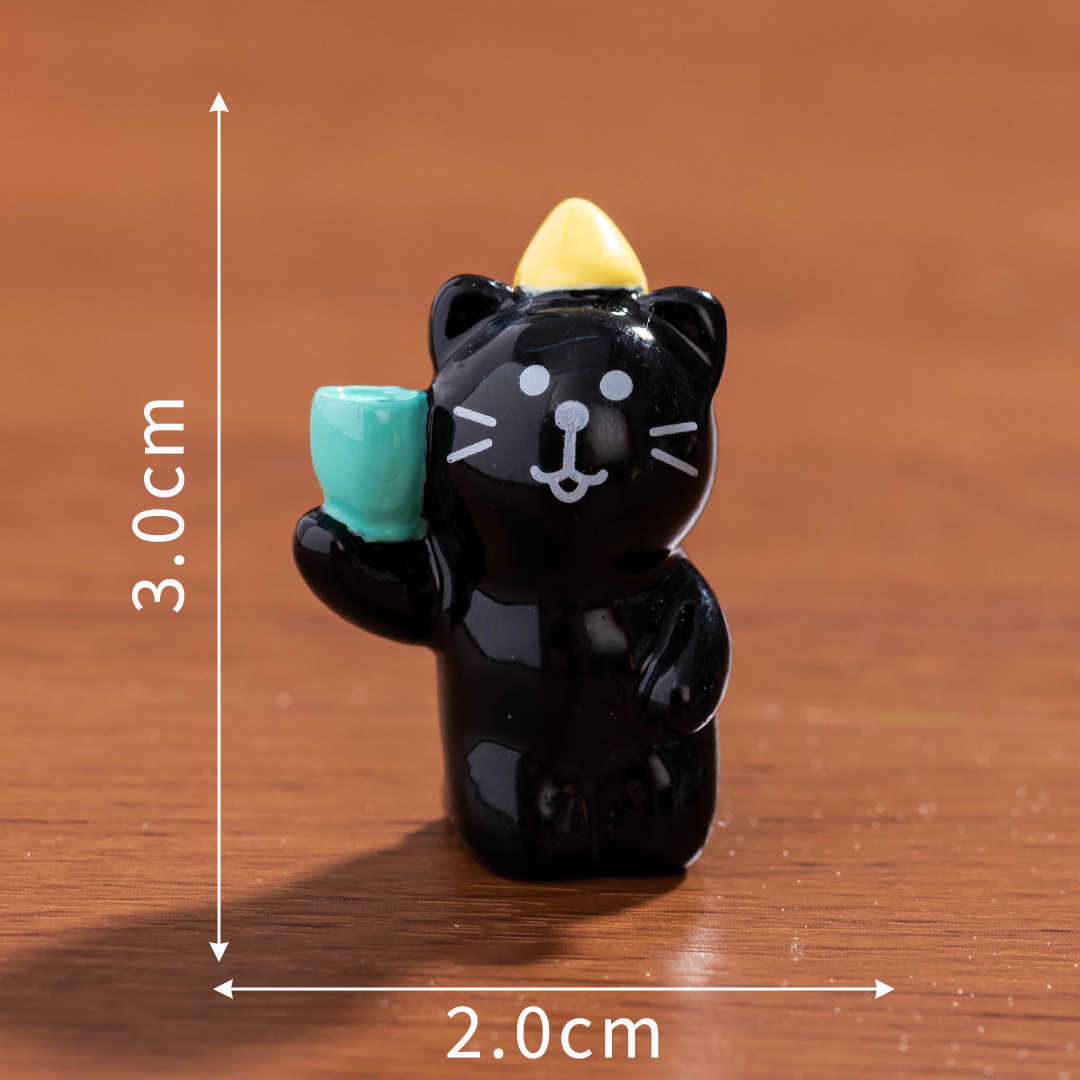 Bravo au chat noir agenouillé, numéro 8 !