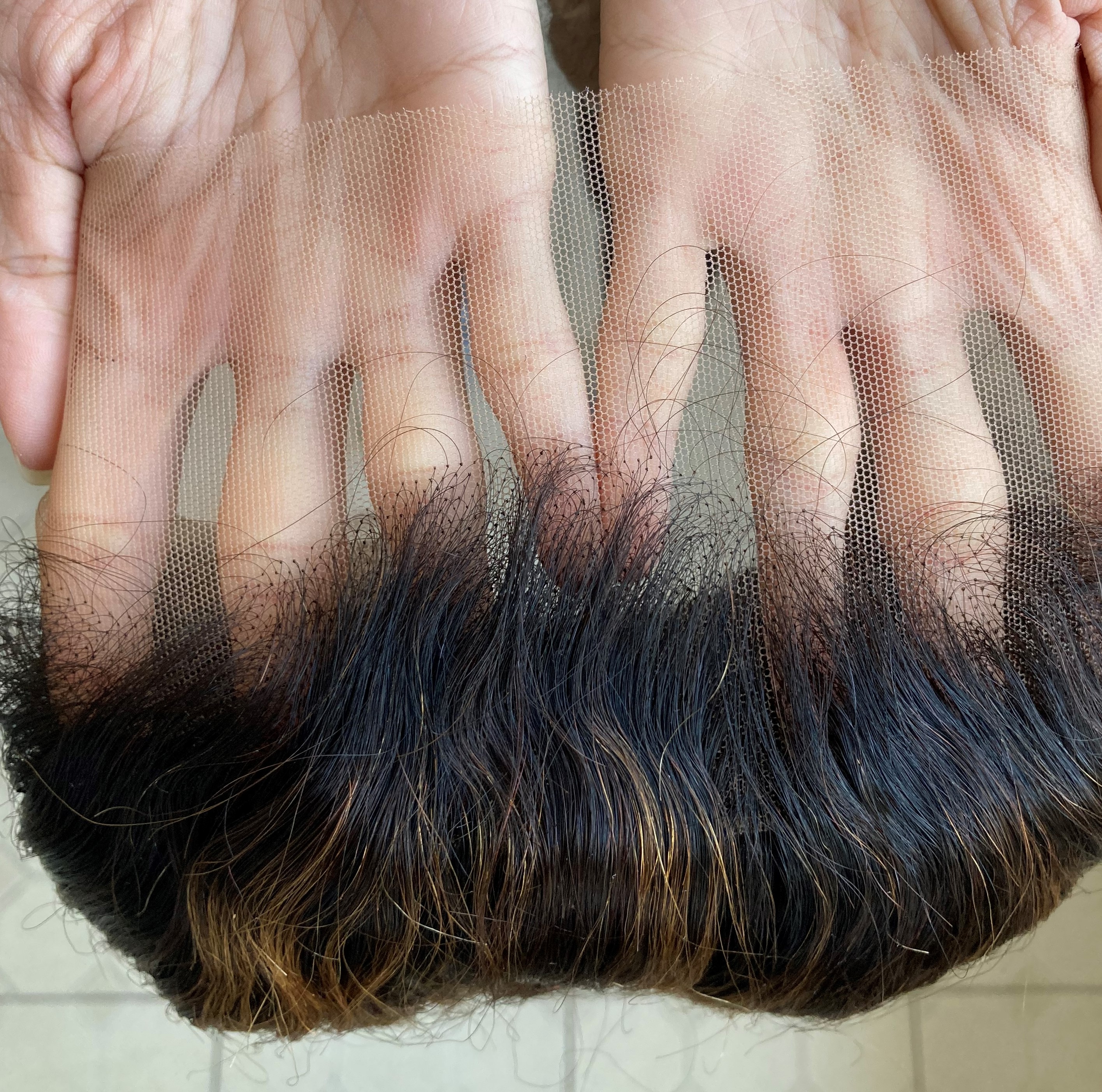 ลูกไม้โปร่งแสง