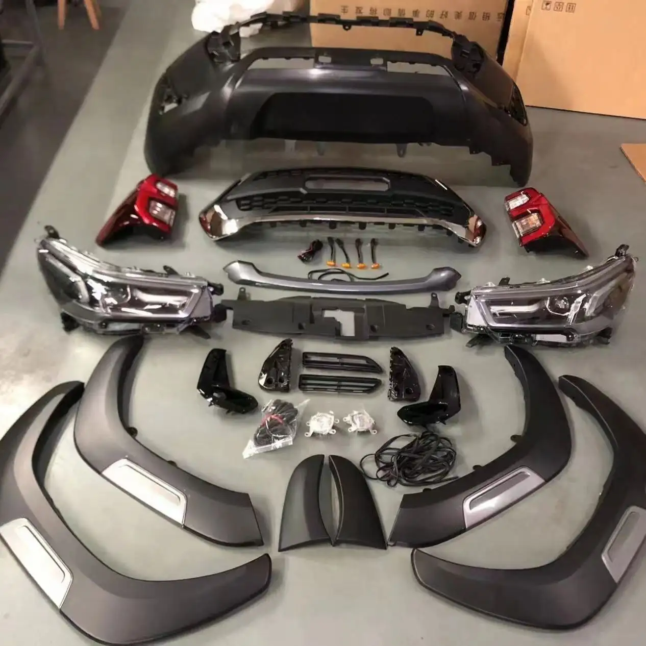 Kit carrozzeria fanale posteriore a Led Facelift per auto con paraurti anteriore e posteriore per Toyota Hilux Vigo 2005-2015 a Rocco 2018