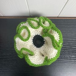 White + green edge