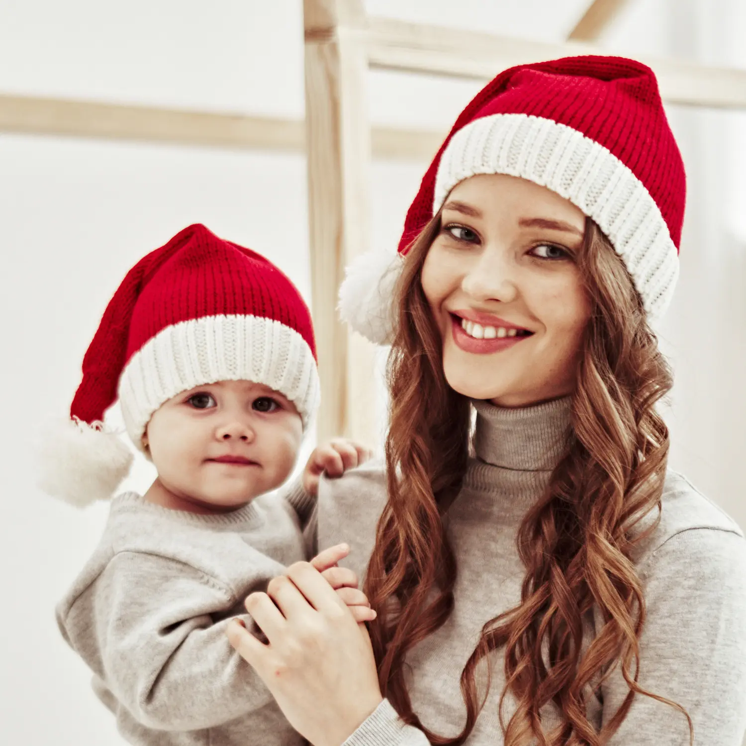 قبعة عائلية للكريسماس متطابقة مع قبعة شتوية للأم والطفل قبعة محبوكة للأم والطفل عيد الميلاد Pom-Child x Santa