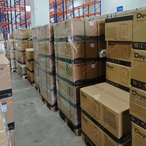 Inversor de cadena trifásico Deye de 25kW con 2 rastreadores MPP, voltaje de salida de protección IP65, salida máxima de CA 27,5 kVA