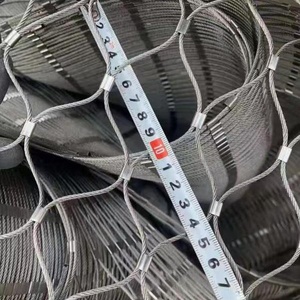 ตาข่ายลวดสีดำแบบยืดหยุ่นสำหรับป้องกันการตกจากที่สูง ใช้สำหรับป้องกันและแยกสัตว์ในสวนสัตว์และแหล่งพักพิงนก - Product Image 1