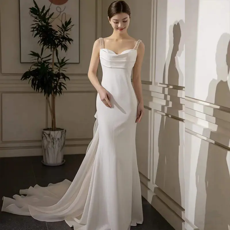 Français sangle sexy robe de mariée simple satin tissu dos nu queue de poisson super fée traînant robe dame robe de mariée