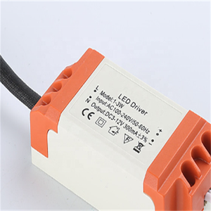 สปอตไลท์ติดเพดาน LED5-10cm 7.5แบบรูเปิดสามสีโคมไฟฝังท้องฟ้าห้องนั่งเล่นไฟดาวน์ไลท์ยุโรป