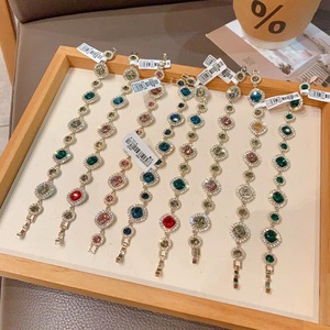 时尚多彩圆形镶嵌水钻项链，复古宫廷风格，个性化小众项链配件 - Product Image 1