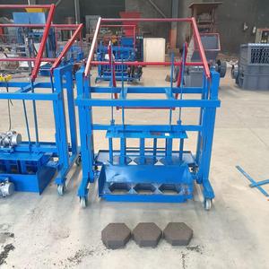 Máquina de fabricación de ladrillos de pavimentación semiautomática Manual pequeña, máquina de bloques huecos de hormigón de cemento de enclavamiento móvil - Product Image 6