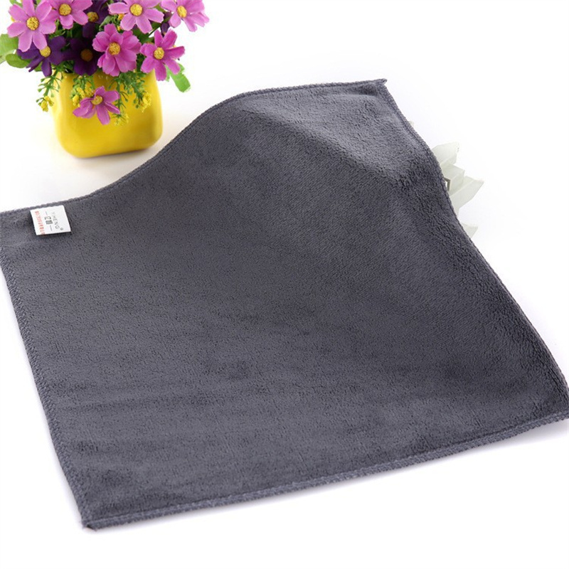 Gris oscuro