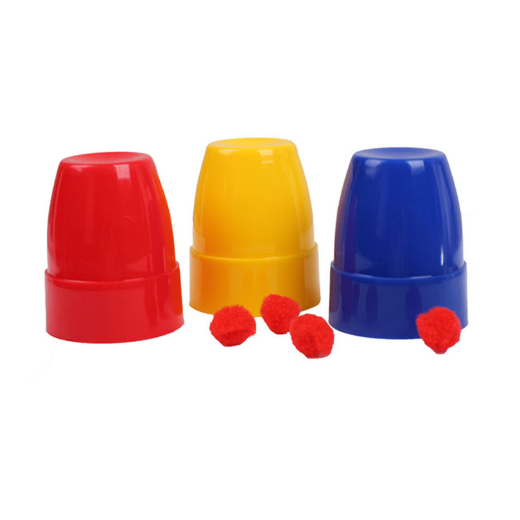 Un ensemble incluent rouge, jaune, bleu