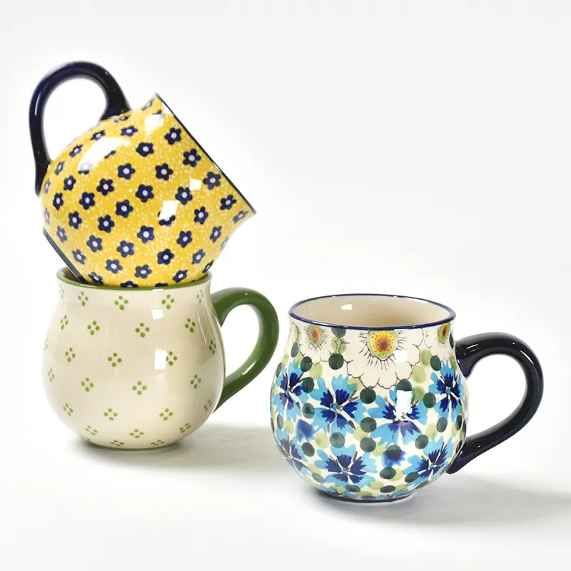 Il motivo floreale può essere personalizzato tazza da caffè tazza in ceramica colorata a mano dal produttore di ceramica