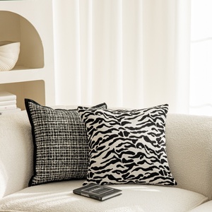 Grosir kustom bantal cahaya dapat dilepas mewah bantal lempar halus Premium pola hewan Modern Nyaman Untuk teras luar ruangan - Product Image 2