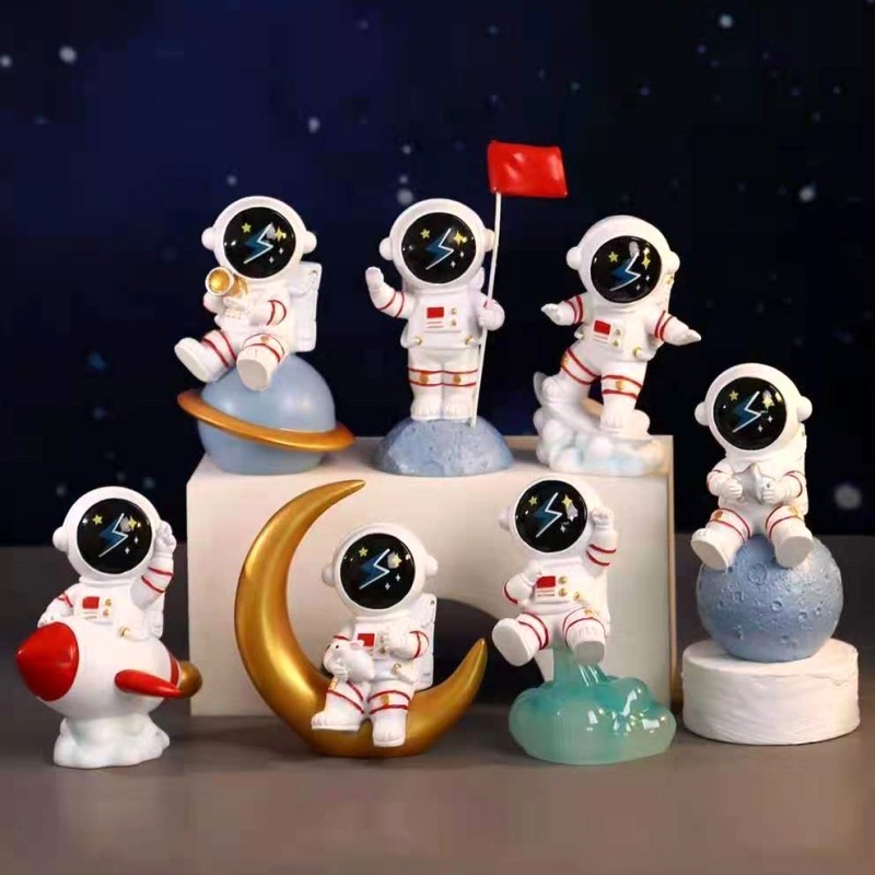 Une boîte surprise aléatoire d'astronaute interstellaire.