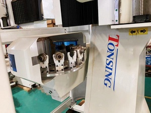 Tonsing 3 husillo con centro de mecanizado CNC ATC 5 Axis para corte y perforación de respaldo de silla de madera contrachapada - Product Image 2