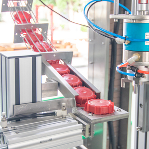 YIMU <strong>Automatic</strong> Jerry Can F-Style Gallon Pail Lid Twist Off Cap Screw <strong>Capping</strong> <strong>Machine</strong> for Big Jars Plastic Bucket With Cap Feeder