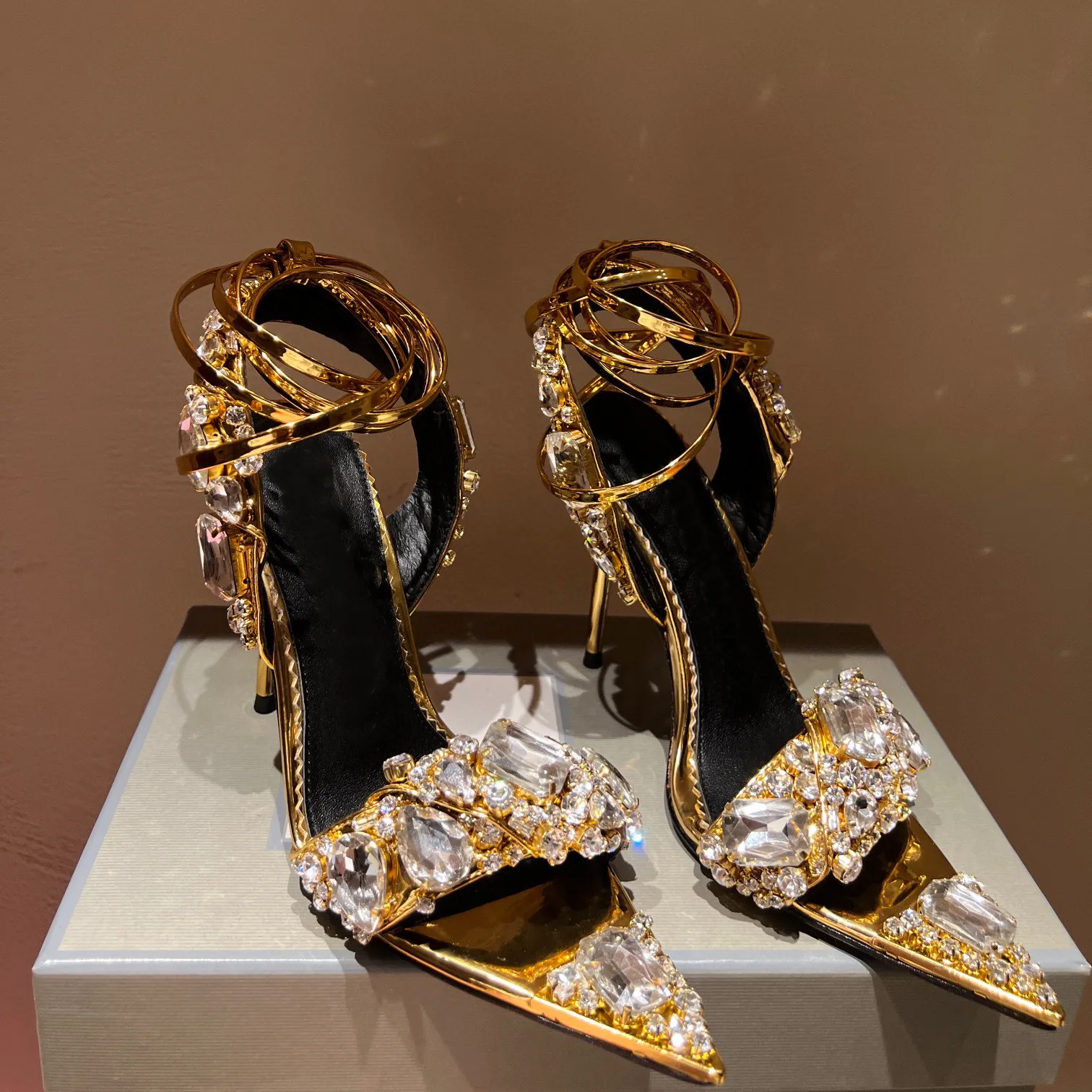 Pure hand-sewn diamond luxury golden strap pointed 105 mm stiletto high-heeled high-heeled sandals full of diamonds ins hot