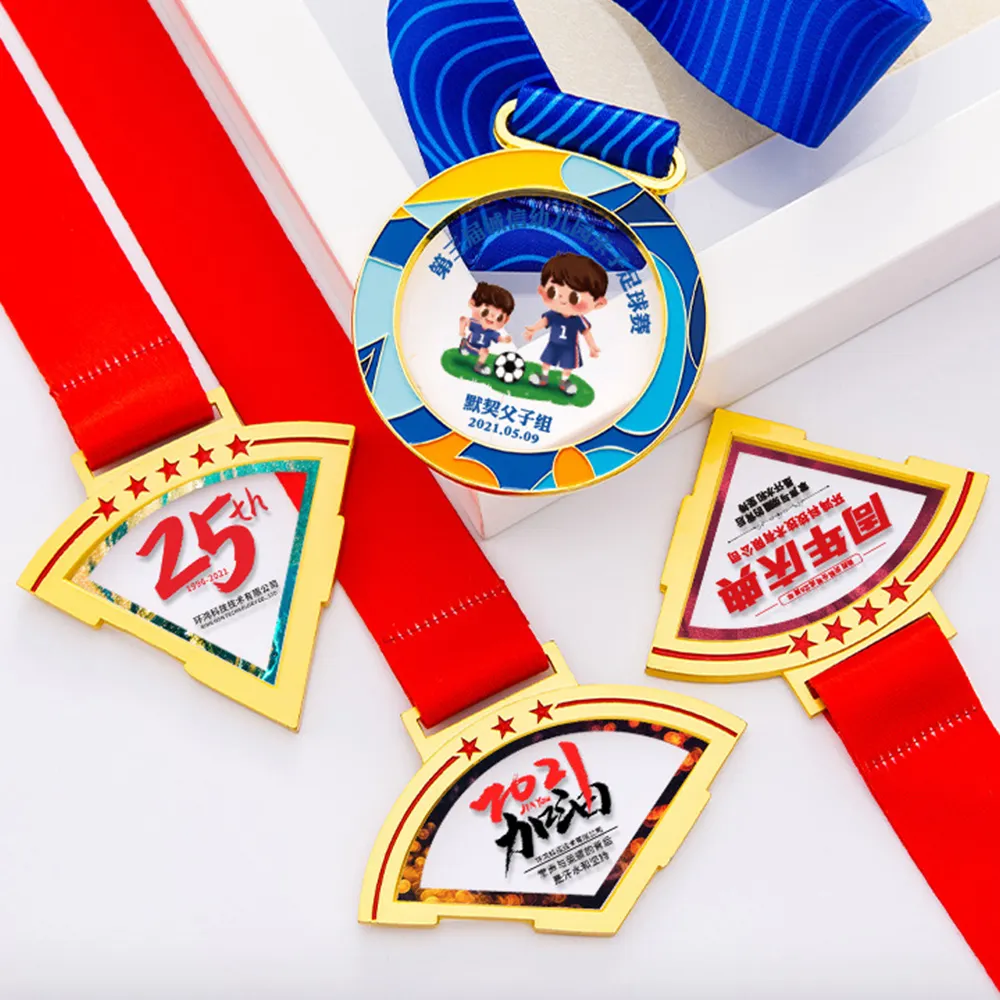 Medaillen- und Trophäen-Hänger, Fotball-Anzeige Kunststoff-Acryl individualisierte Medaillen Gold Marathon Metalle Sport-Trophäe-Medaille mit Band