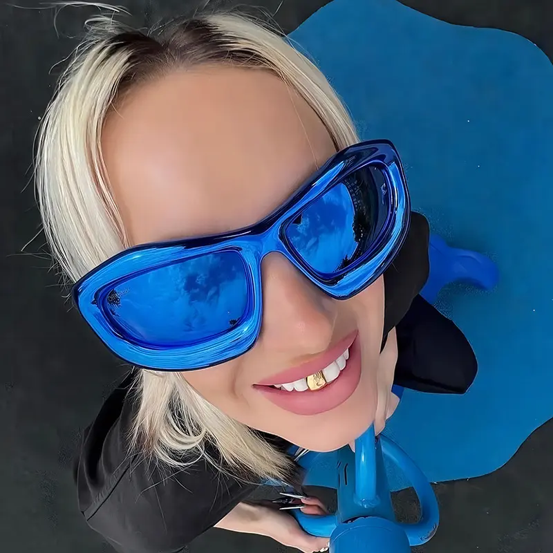 Produits tendance Chine vente en gros cadre bleu Uv400 marque CE impression Logo lunettes de soleil 2023 bulle Y2k lunettes de soleil personnalisées