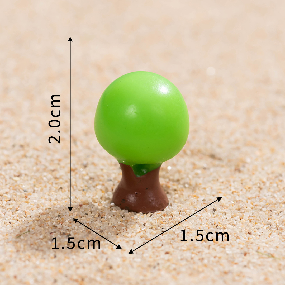 Petit arbre vert en forme de dôme n°1
