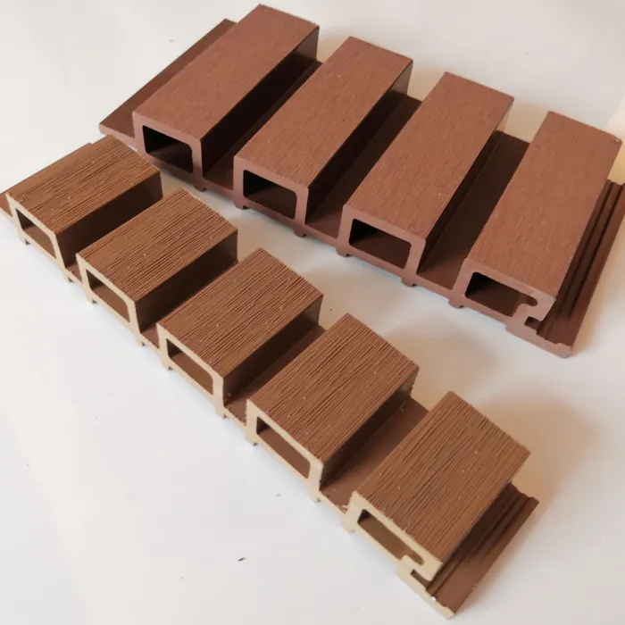 जंगला सजावटी डिजाइन मोल्डिंग लकड़ी प्लास्टिक साइडिंग fluted बाहरी समग्र cladding आउटडोर डब्ल्यूपीसी लकड़ी दीवार पैनलों