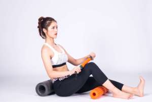 Meilleure vente Ensemble de <span class=keywords><strong>massage</strong></span> musculaire fitness de haute qualité personnalisé Rouleau de yoga en mousse chauffant 3 en 1 Orange + Noir 45x16.5cm LIVEUP - Product Image 6