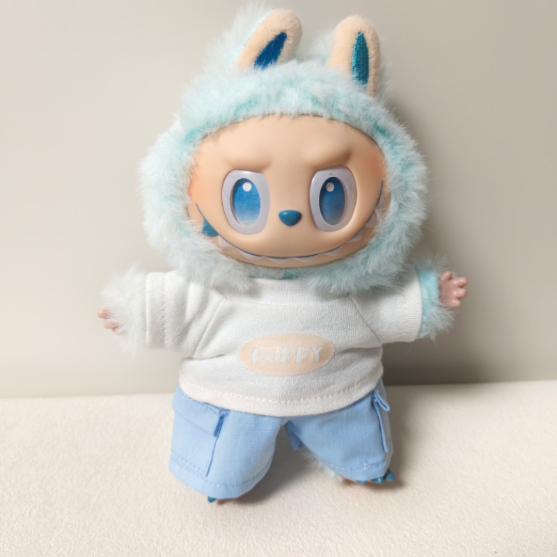 Camiseta (beige cachorro) + pantalón azul con bolsillo - solo b